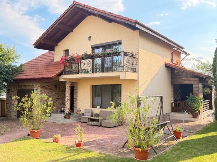 Casă individuală cu 5 camere cu Garaj în Copăcelu