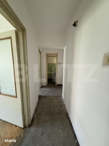 Apartament cu 3 camere decomandat în Micro 16