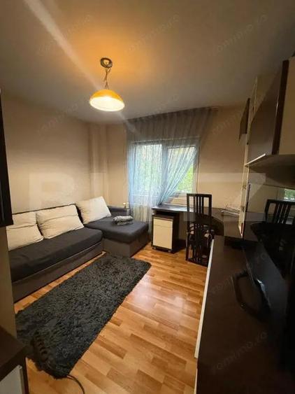 Apartament cu 4 camere decomandat în Vest