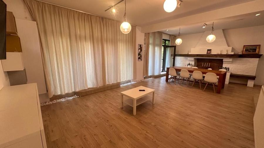 Casă cu 7 camere cu Teren 200 Mp în Ștrand