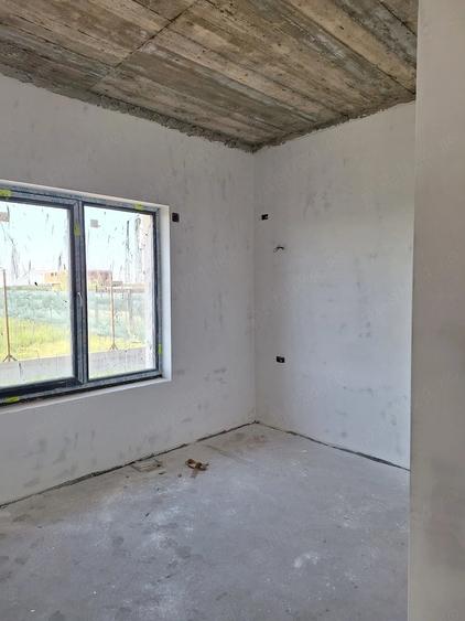Casă cu 4 camere cu Teren 500 Mp în Săftica