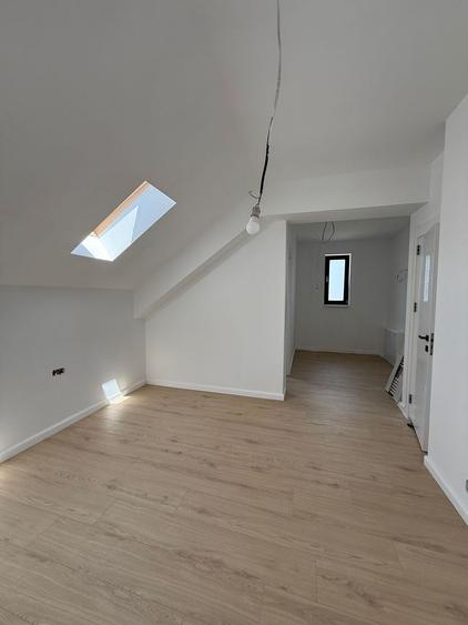 Duplex cu 4 camere cu Canalizare în Theodor Pallady