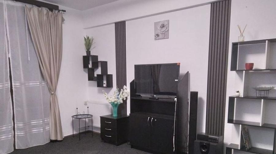 Apartament 2 Camere,Piata Romana,parter/8,DECOMANDAT,Amenajat,centrala,mobilat, - 2