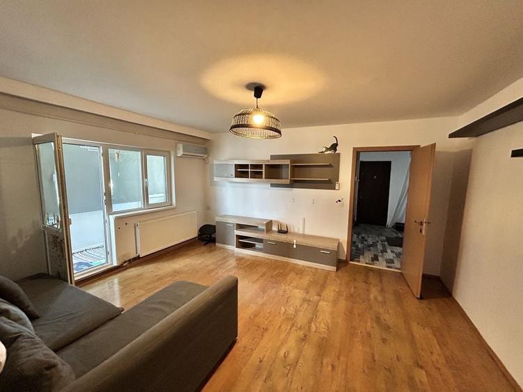 Apartament cu 2 camere semidecomandat în Malu Roșu