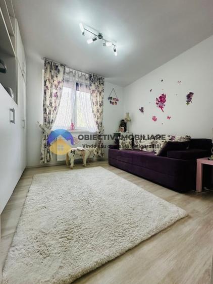 Apartament cu 4 camere semidecomandat în Mărăței