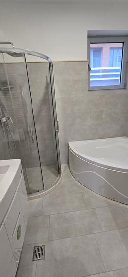 Apartament cu 4 camere decomandat în Băneasa