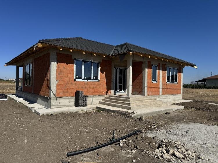 Casă cu 3 camere în Sântandrei