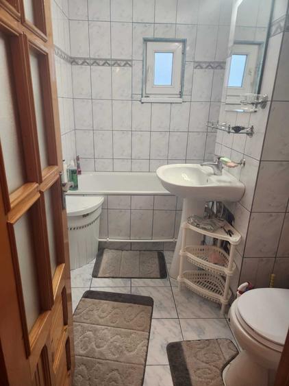 Apartament cu 3 camere decomandat în Buzaului