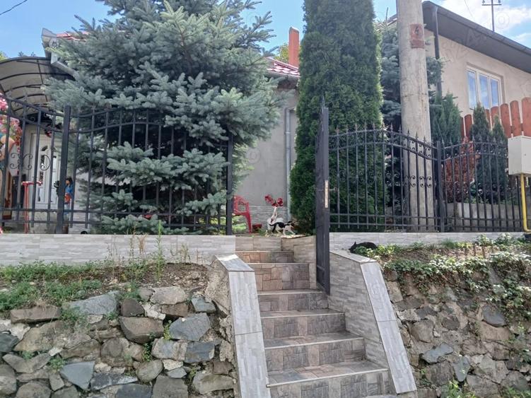 Casă cu Teren 40 Mp în Central