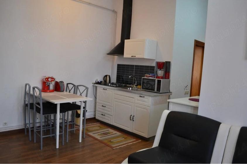 Apartament cu 3 camere decomandat în Medicină