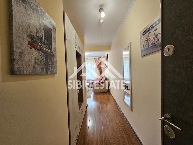 Apartament cu 3 camere decomandat, mobilat în Turnișor
