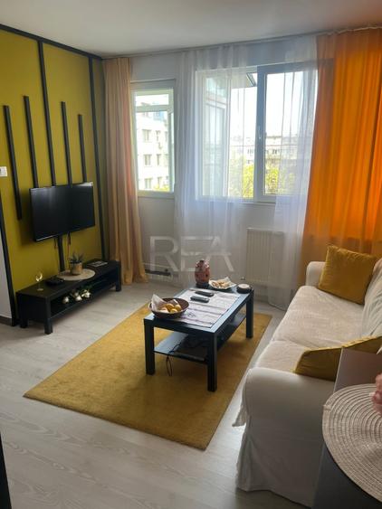 Apartament cu 2 camere semidecomandat, mobilat în 1 Mai