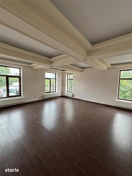 Casă cu Teren 1372 Mp în Central