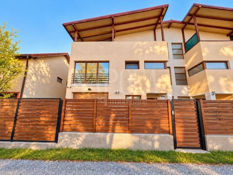 Duplex cu 4 camere cu Garaj în Florești