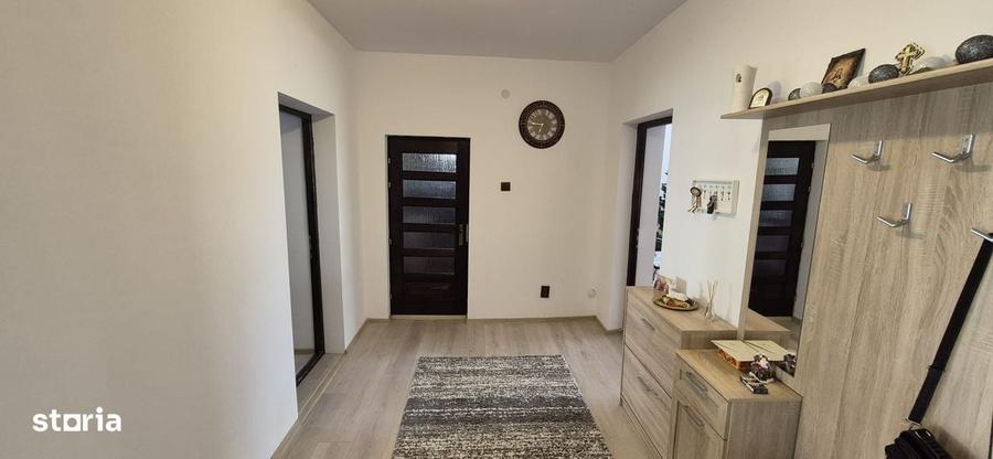 Casă cu 3 camere în Gârdani