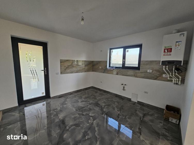 Casă cu 4 camere cu Teren 650 Mp în Cordun