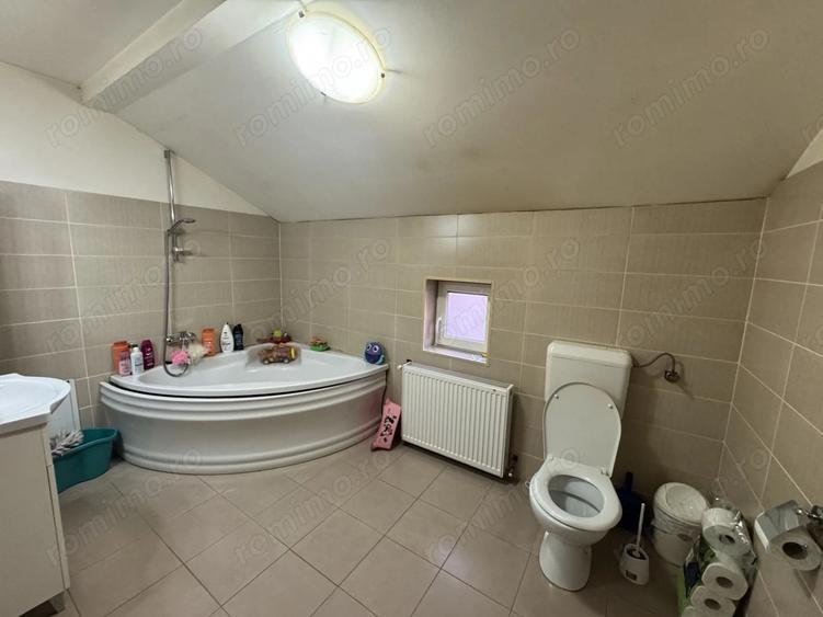 Casă cu 4 camere cu Teren 500 Mp în Sânmihaiu Român
