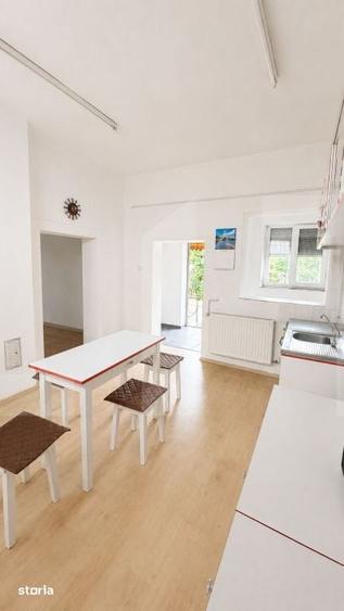 Casă cu 8 camere cu Teren 688 Mp în Pârneava