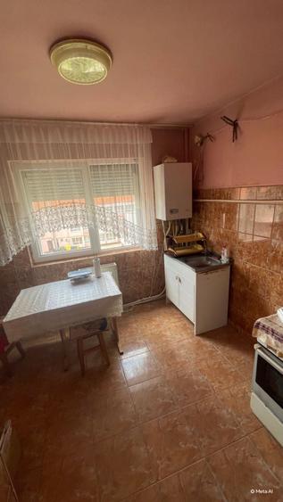 Apartament cu 3 camere decomandat în Exterior Vest