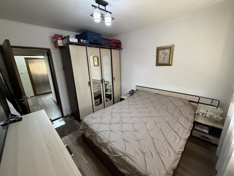 Apartament cu 3 camere decomandat, mobilat în Buzaului