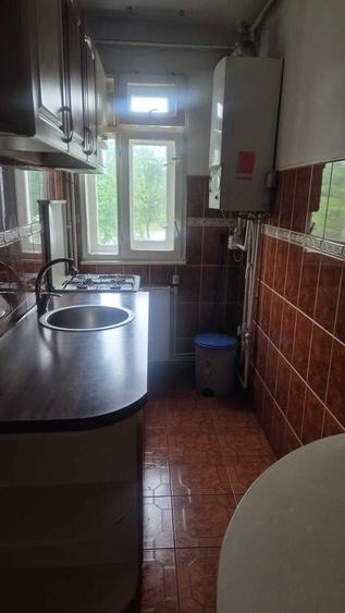 Apartament cu 3 camere decomandat în Exterior Vest