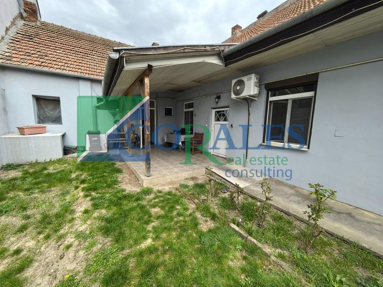 Casă individuală cu 7 camere cu Canalizare în Traian