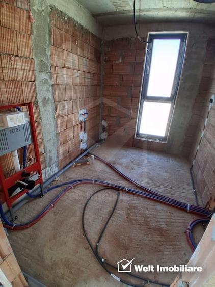 Casă individuală cu 7 camere cu Canalizare în Dâmbul Rotund