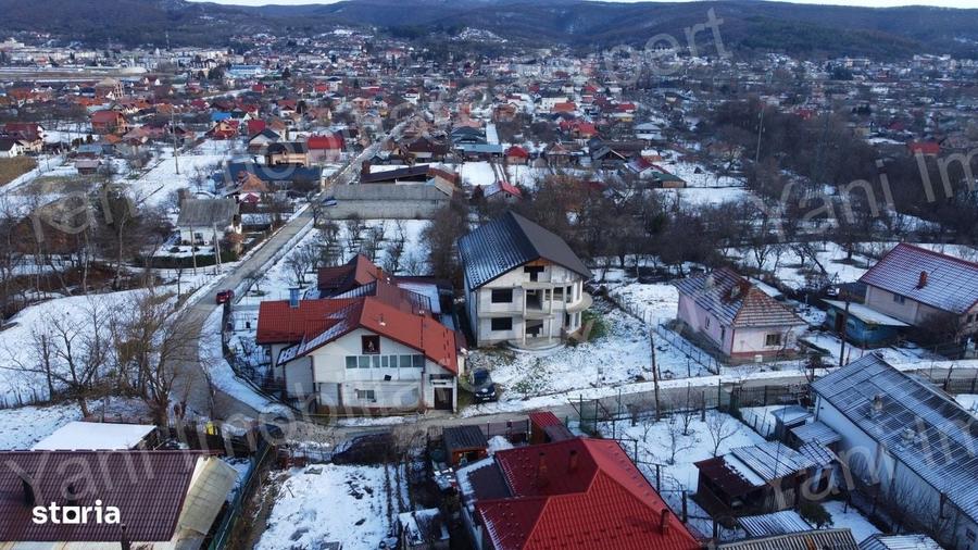 Casă cu 4 camere cu Teren 723 Mp în Central