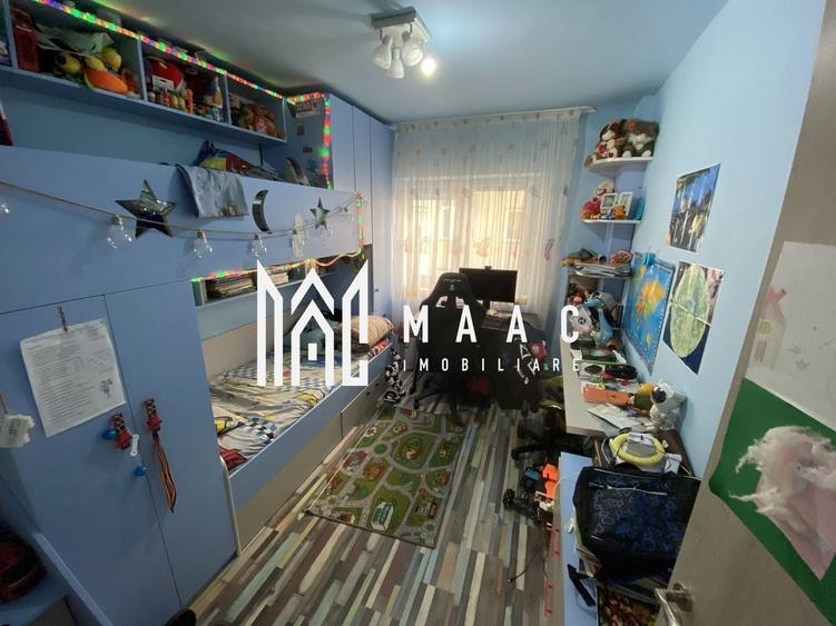 Apartament cu 4 camere decomandat, mobilat în Central