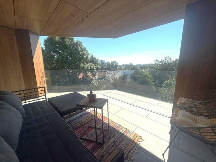 Apartament cu 3 camere decomandat, mobilat în Floreasca