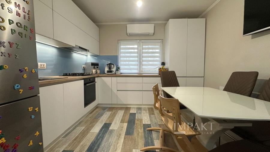 Apartament cu 3 camere semidecomandat, mobilat în Semicentral