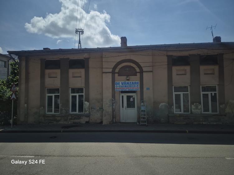 Casă cu 5 camere cu Teren 350 Mp în Central