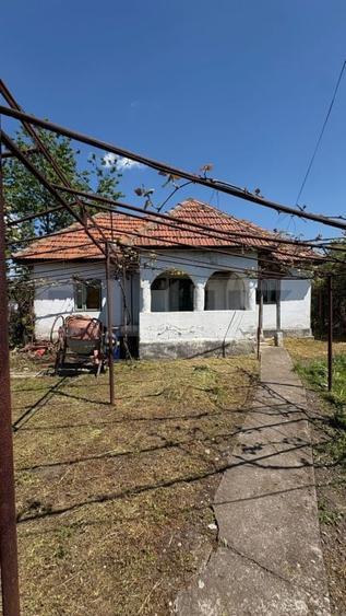 Casă individuală cu 2 camere cu Teren 1100 Mp în Exterior Sud