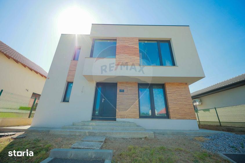 Casă cu 5 camere cu Teren 250 Mp în Tokai
