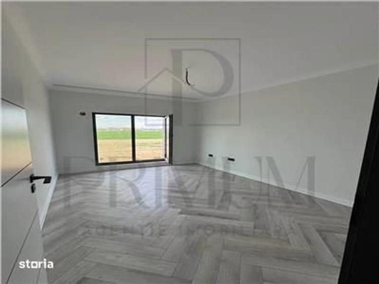 Casă cu 4 camere în Albina