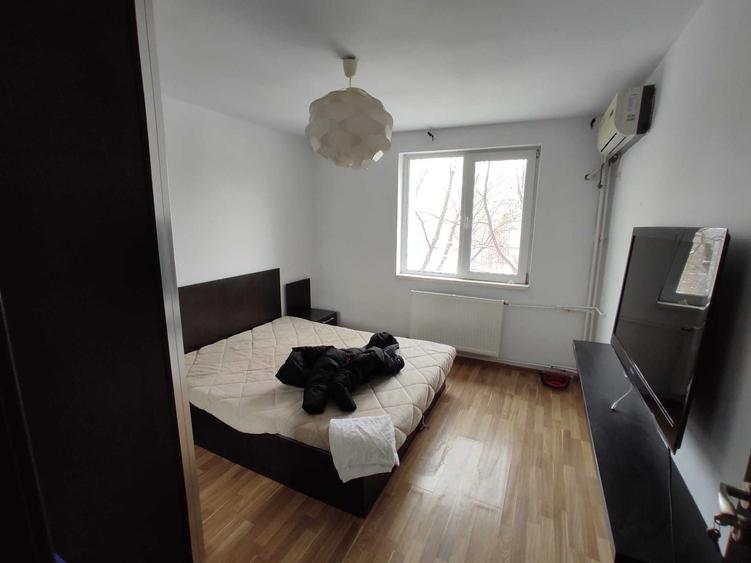 Apartament cu 2 camere semidecomandat în Costin Georgian