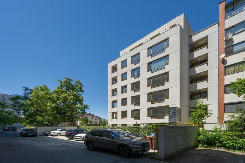Apartament cu 2 camere semidecomandat, mobilat în Victoriei