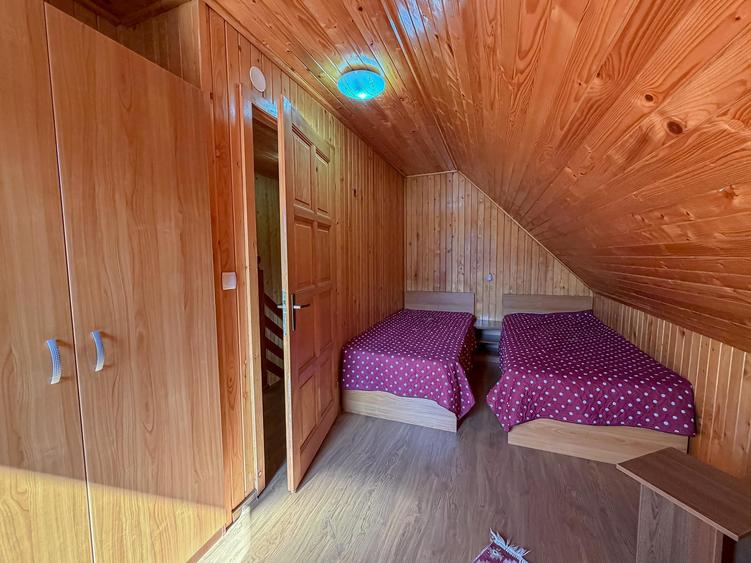 Casă cu 5 camere cu Teren 377 Mp în Bran