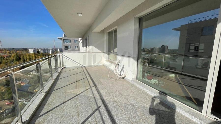 Penthouse cu 4 camere semidecomandat în Domenii