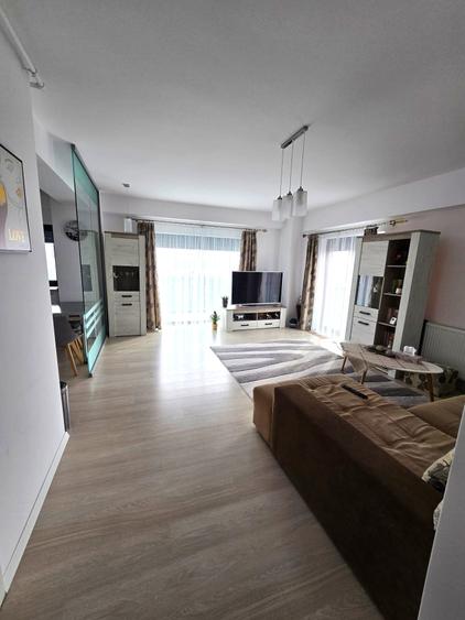 Apartament cu 3 camere decomandat, mobilat în Exterior Nord