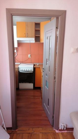 Garsonieră decomandată în Precista