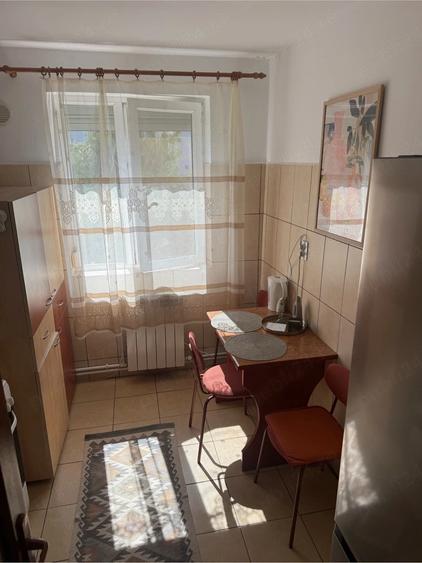 Apartament cu 3 camere semidecomandat în Tomis Nord