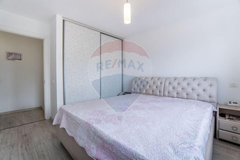 Apartament cu 3 camere decomandat, mobilat în Tractorul