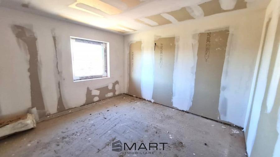 Casă cu 7 camere cu Teren 250 Mp în Șelimbăr