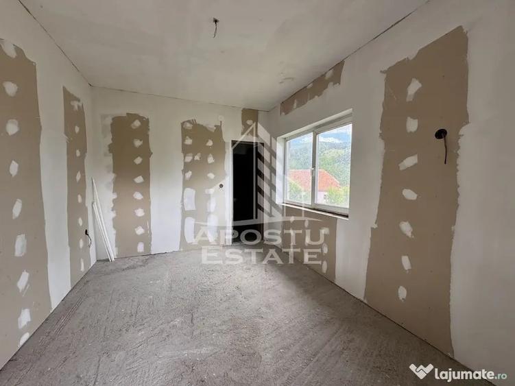 Casă cu 7 camere cu Teren 1100 Mp în Fărcădin