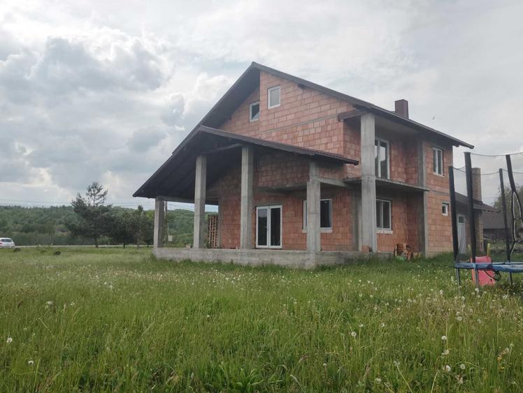 Casă cu 4 camere în Lăpuș