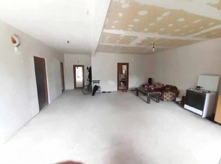 Casă cu Teren 10000 Mp în Cobadin