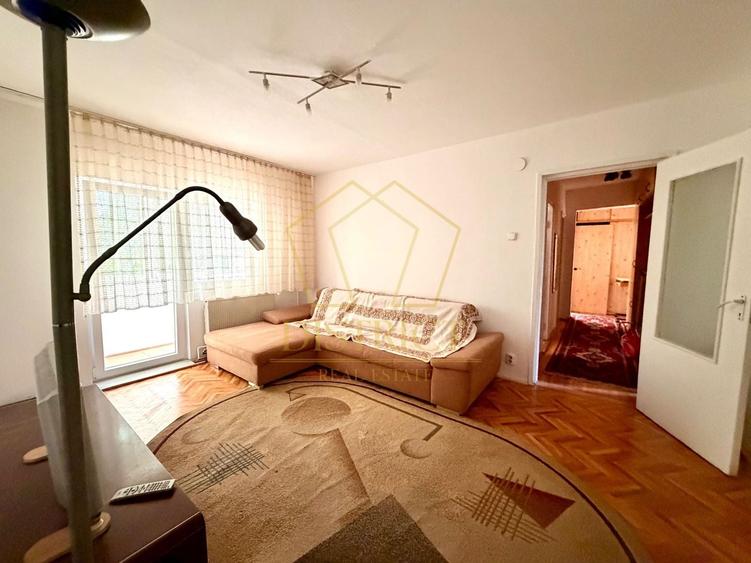Apartament cu 3 camere semidecomandat, mobilat în Aradului