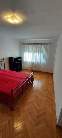 Apartament cu 3 camere decomandat în Drumul Carului