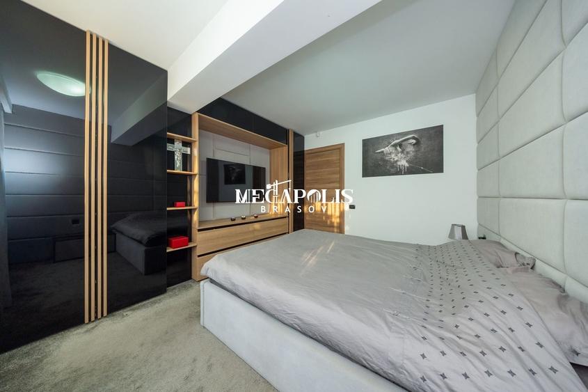 Apartament cu 3 camere decomandat în Tractorul